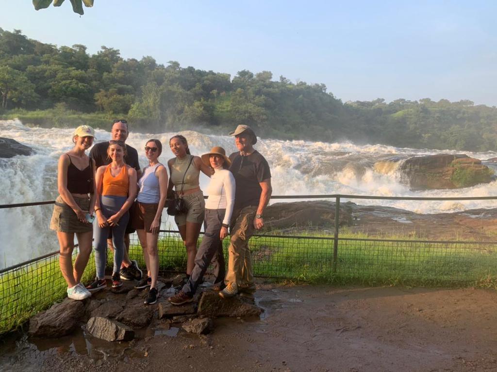 You are currently viewing Solo Travel vs Group Travel in East Africa
