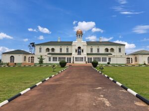 Read more about the article A Cultural Guide to Uganda’s Royal Kingdoms