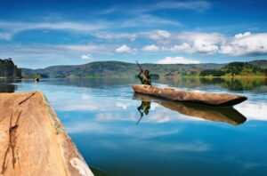 Read more about the article Canoe Safaris: Paddling Past Hippos and Crocs